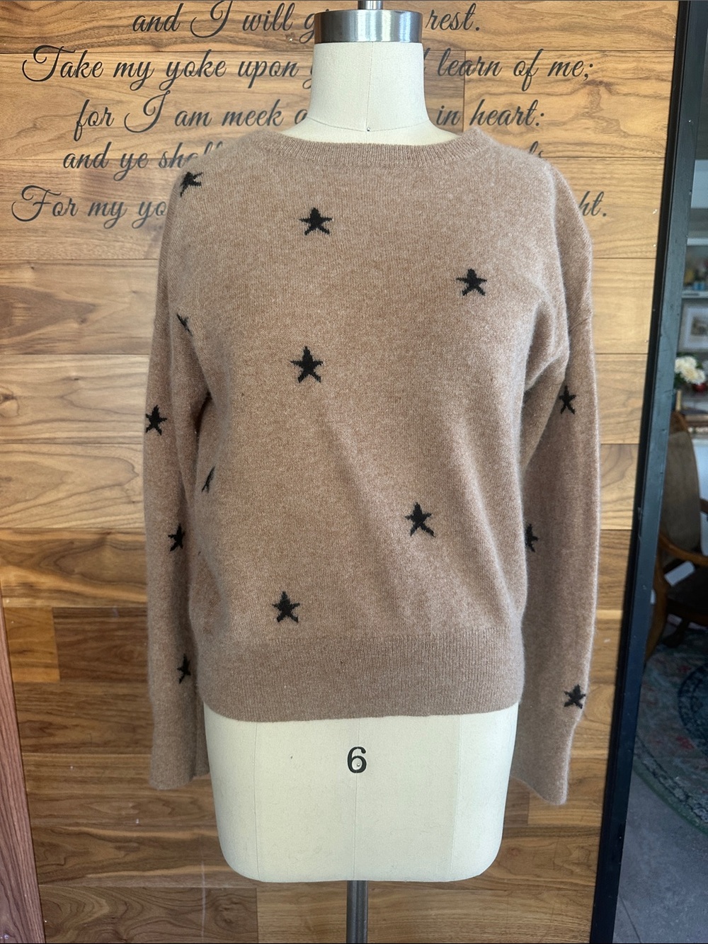 Philosophy 100% Cashmere Crewneck Sweater with Black Star Accents Sz M